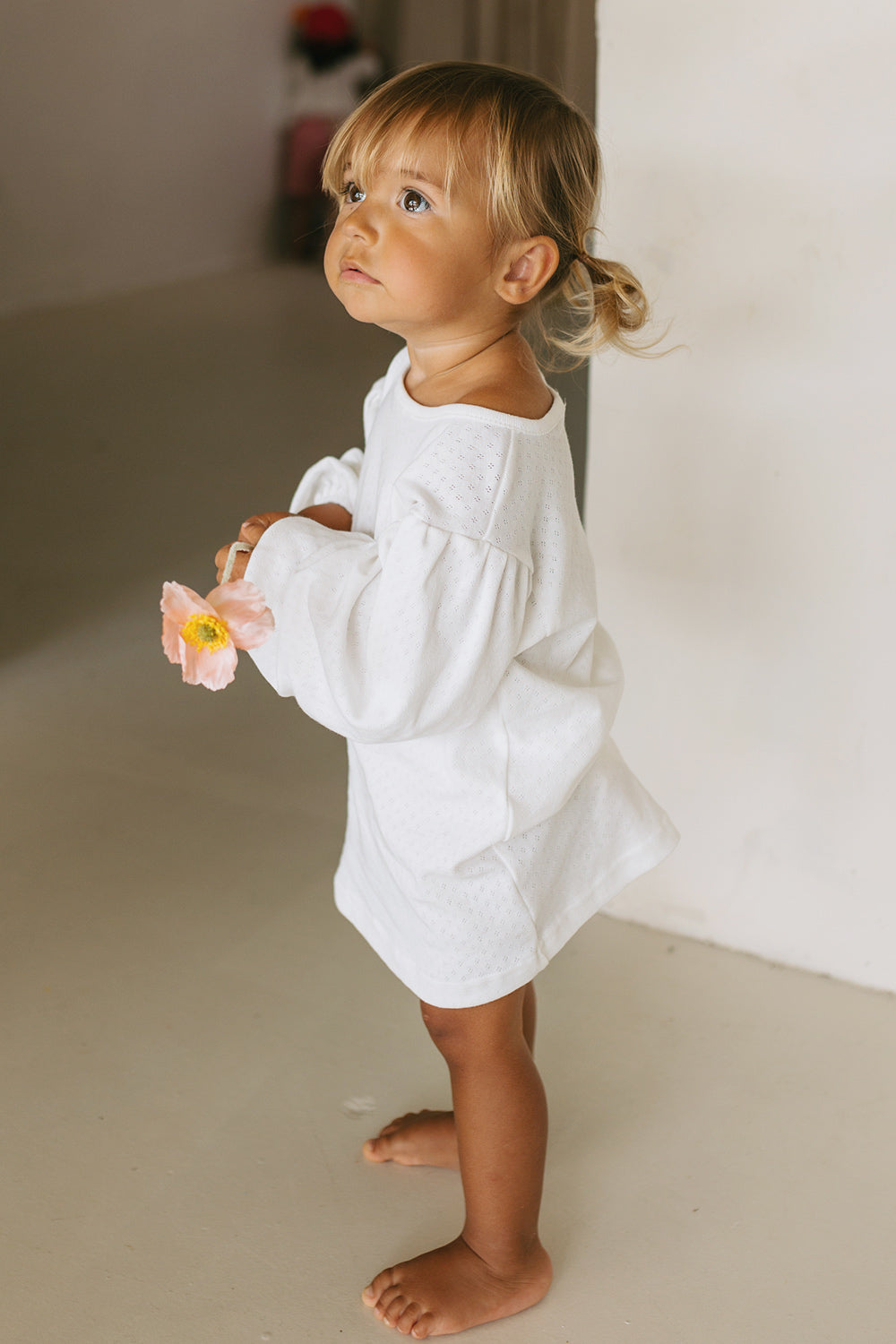 girls white dress with puff sleeve 1